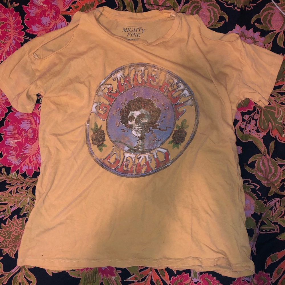 Grateful Dead t-shirt. Size SMALL. Mustard